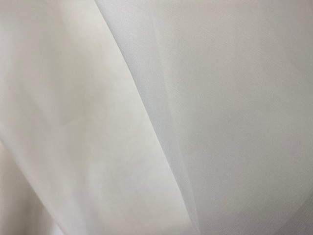 Soies diverses  S228 Gaze soie écru 114 cm 24 g